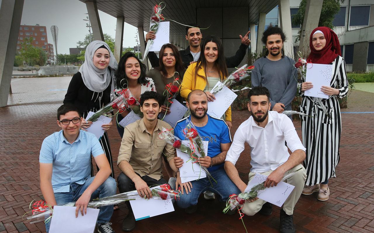 De deelnemers aan het schakelprogramma. Rechtsvoor Mahmoud, rechtsachter Ula. FOTO NIELS WESTRA De deelnemers aan het schakelprogramma. Rechtsvoor Mahmoud, rechtsachter Ula. FOTO NIELS WESTRA