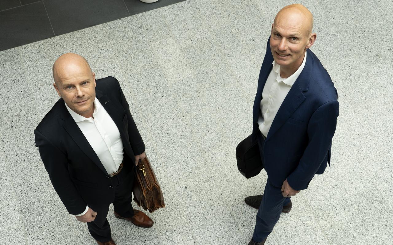 De solidariteit in de zorg staat onder druk, zegt vertrekkend directeur Steven Hofenk (rechts). En dus moeten we allemaal ons steentje bijdragen om de zorgkosten in de hand te houden, stelt zijn opvolger Cid Berger. De solidariteit in de zorg staat onder druk, zegt vertrekkend directeur Steven Hofenk (rechts). En dus moeten we allemaal ons steentje bijdragen om de zorgkosten in de hand te houden, stelt zijn opvolger Cid Berger.