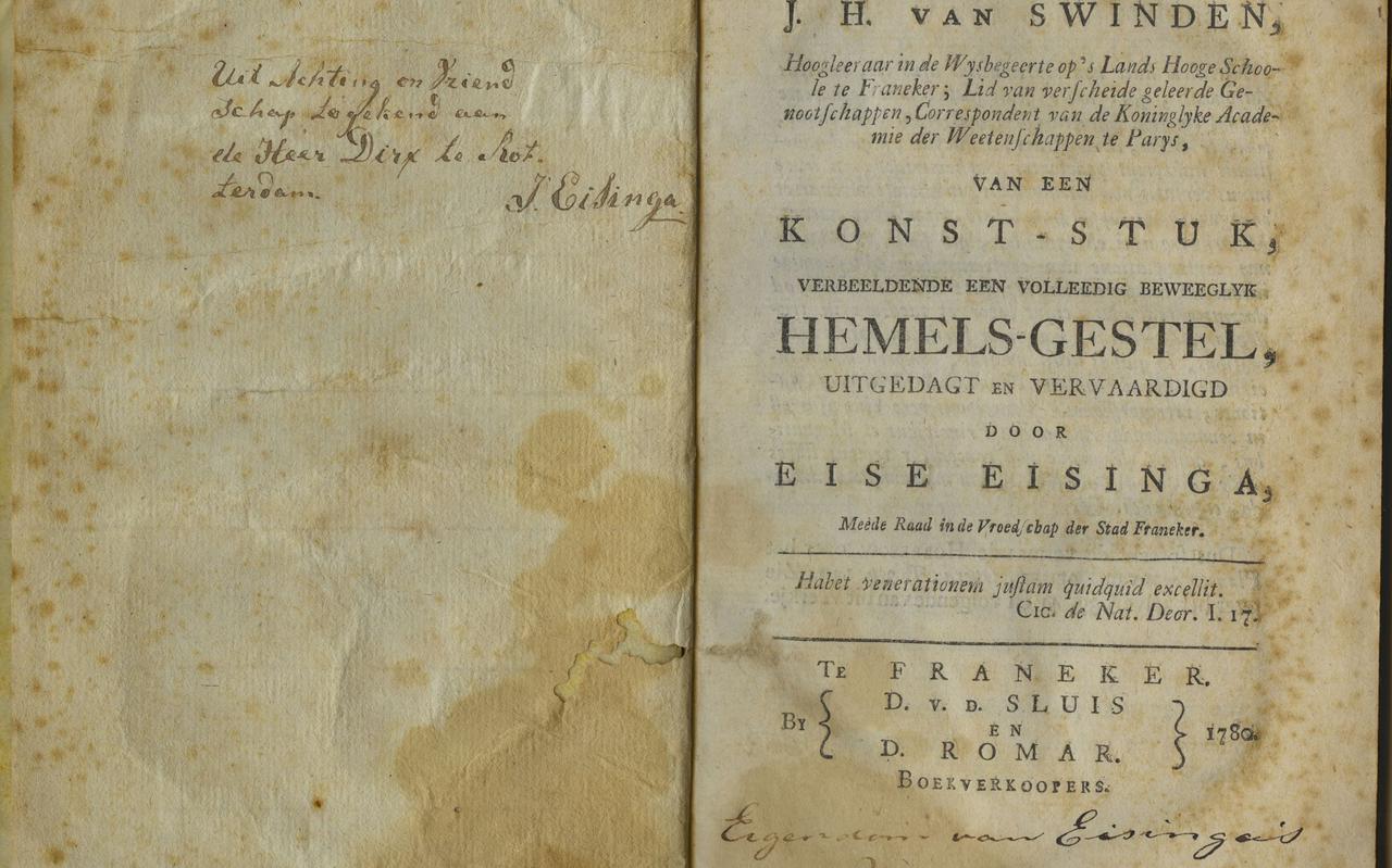 De titelpagina van het geschonken boek met links het handschrift van Jacobus Eisinga en rechtsonder dat van Wopke Eekhof.