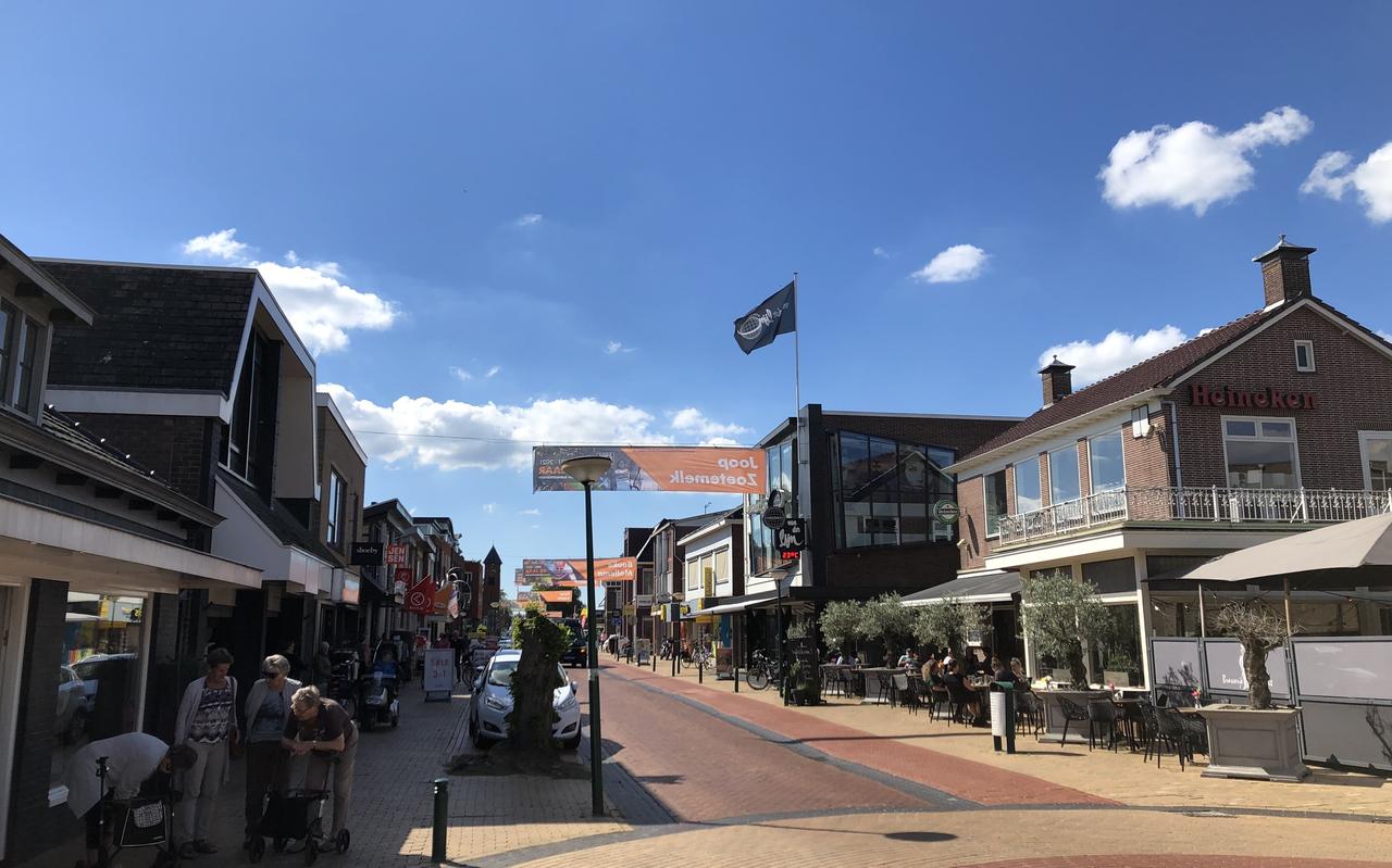 Brasserie Kolkzicht (rechts) in Surhuisterveen, een jaar geleden. Brasserie Kolkzicht (rechts) in Surhuisterveen, een jaar geleden.