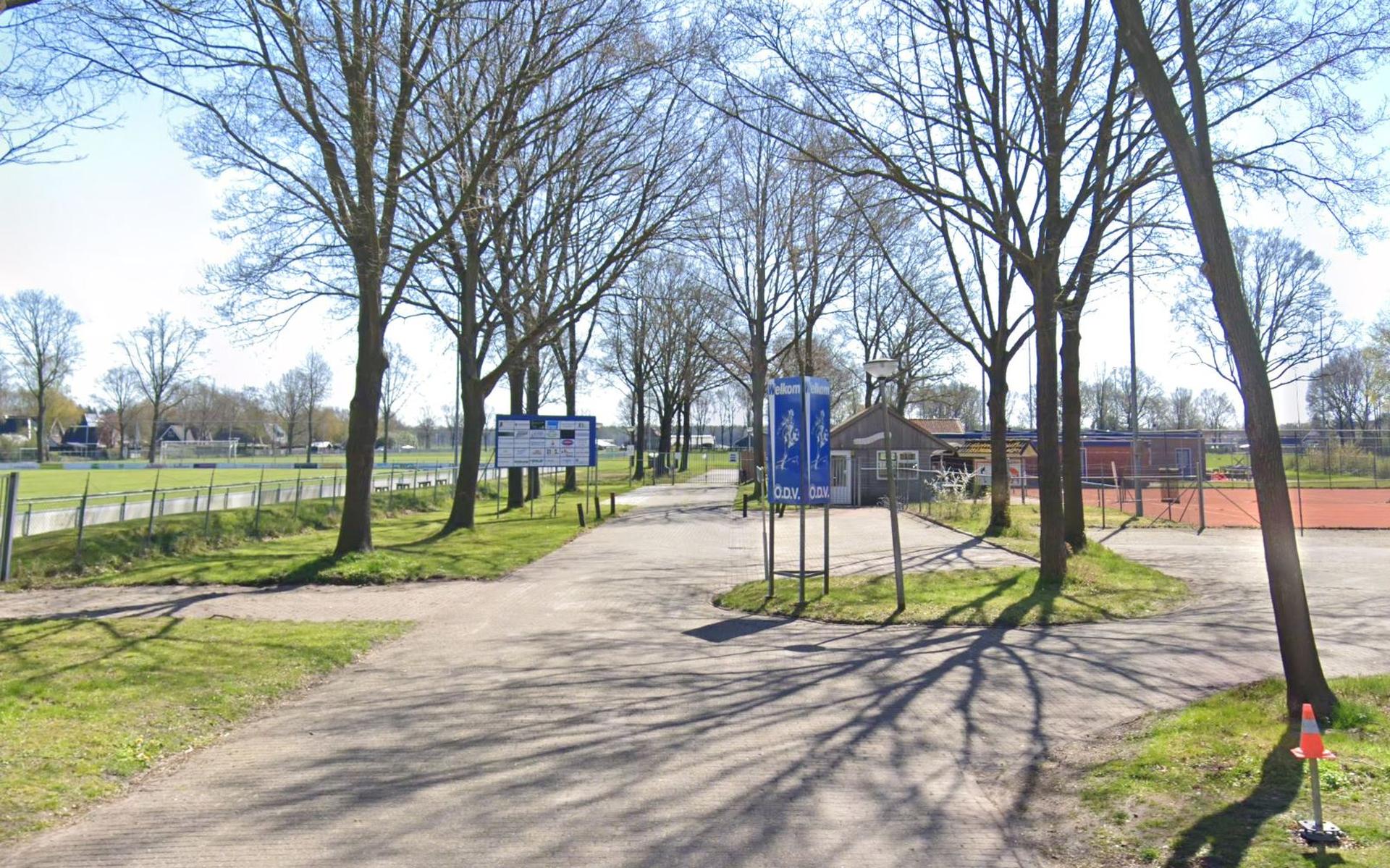 Voetbalwedstrijd loopt totaal uit de hand: man mishandelt scheids en grensrechter in Wijnjewoude
