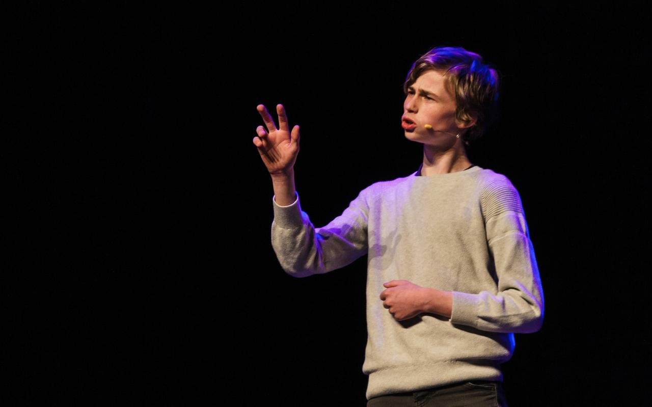 De veertienjarige Thomas Schuyl is een van de jongste vertellers tijdens Verhalenavond. De veertienjarige Thomas Schuyl is een van de jongste vertellers tijdens Verhalenavond.