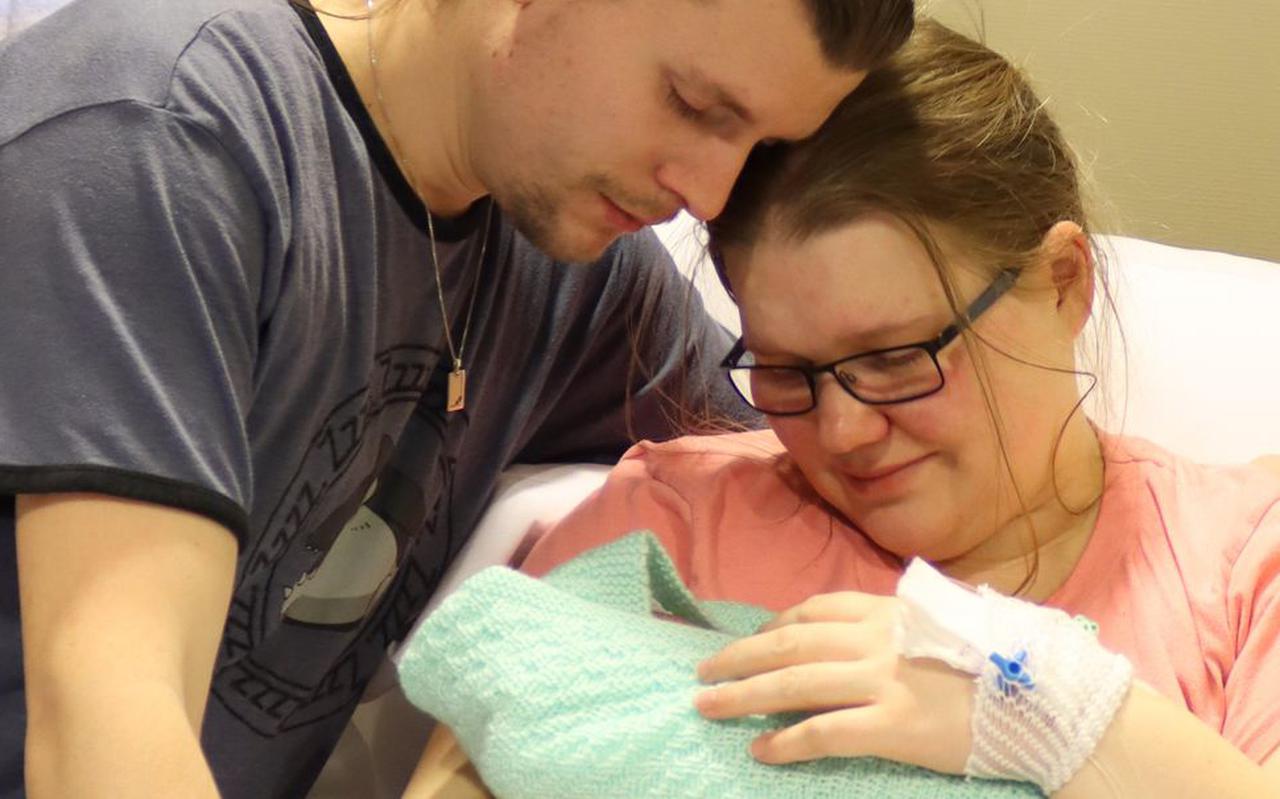 Esmee en Marcel in het ziekenhuis vlak na de geboorte van Henry. Fotografie: Aya Memoriam Foundation