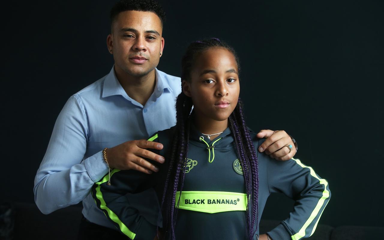 Nefertiti (10) met manager-begeleider Carlos Hogendorp. Nefertiti (10) met manager-begeleider Carlos Hogendorp.