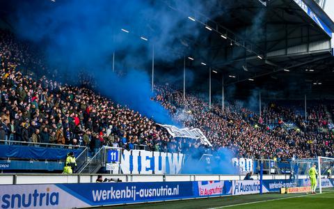 Fans van SC Heerenveen in het Abe Lenstra-stadion.