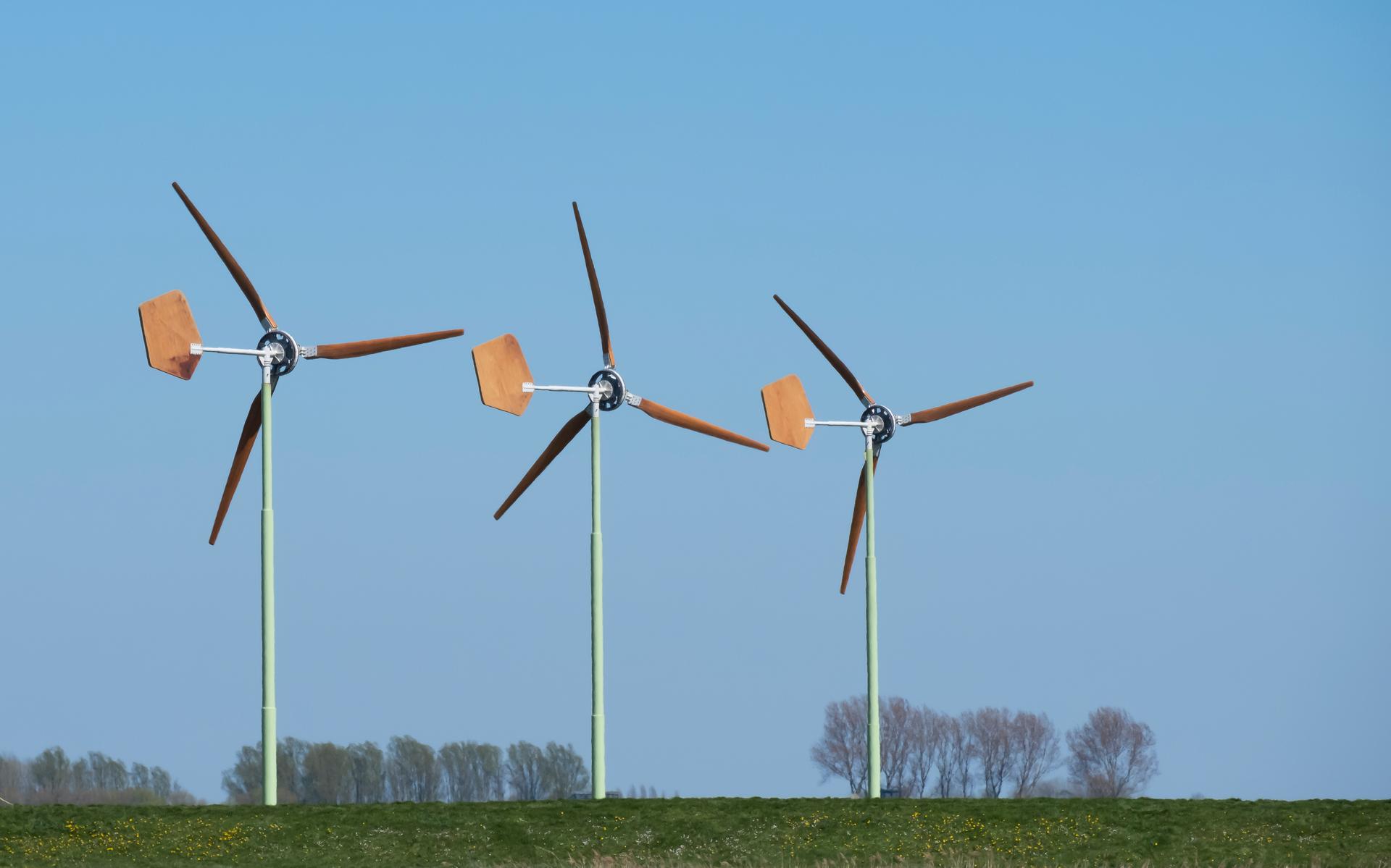 De kleine EAZ-windmolens zoals deze in Groningen te vinden zijn. 