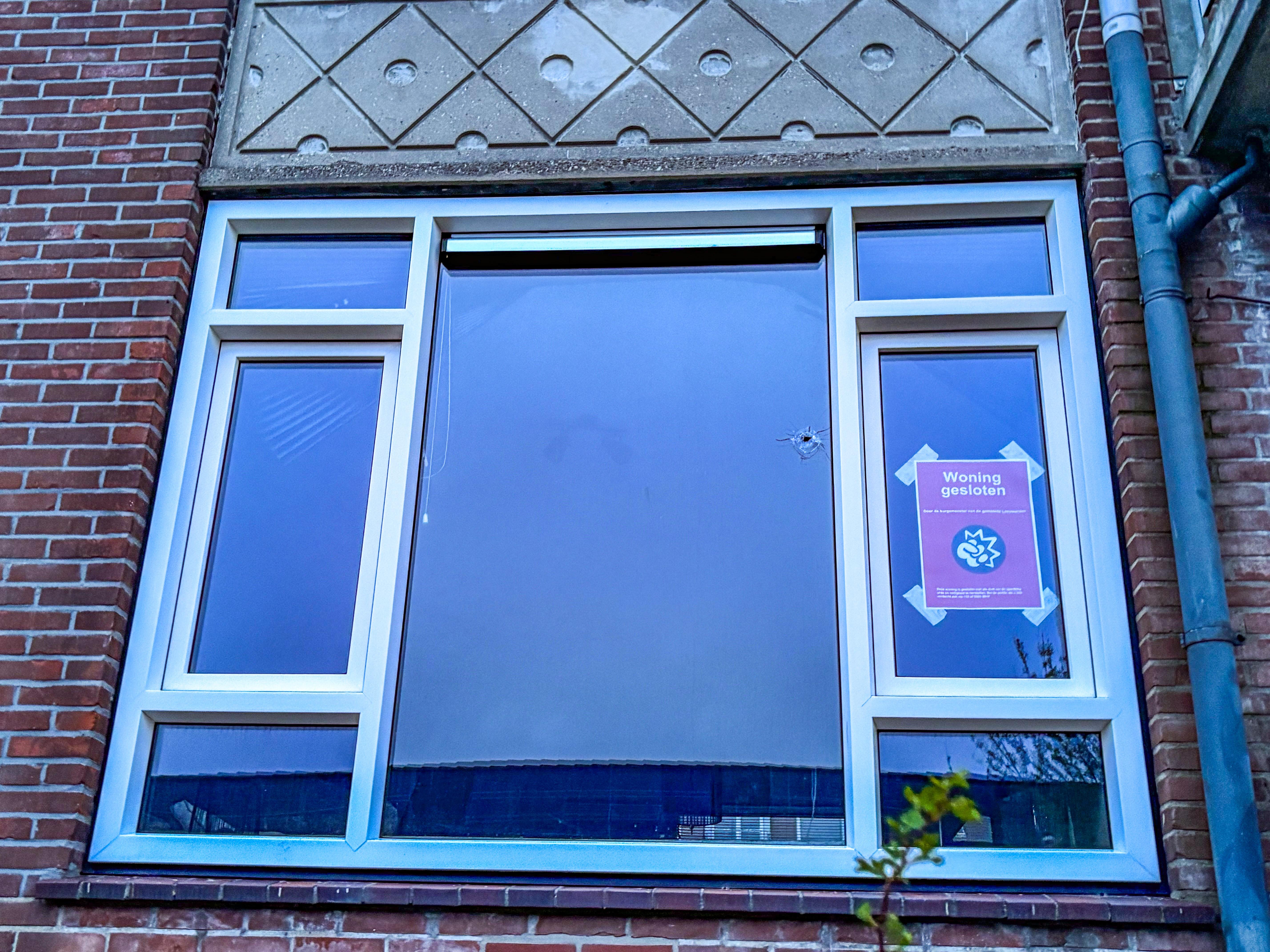 LIVE | Beschoten woning in Leeuwarden dicht op last gemeente & vlammenzee bij uitslaande brand in Wi