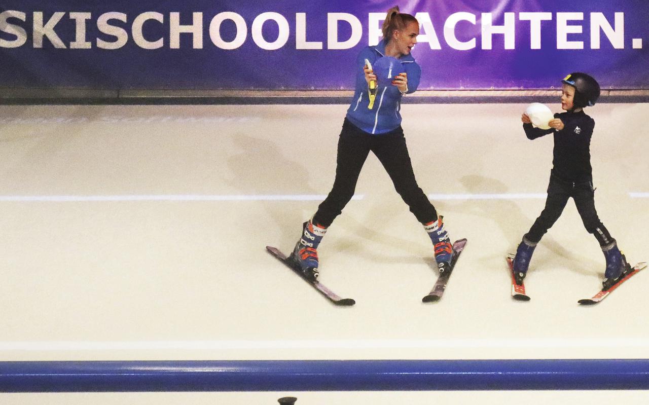Thijs Steenbergen krijgt skiles op de rollerbaan in Drachten. Thijs Steenbergen krijgt skiles op de rollerbaan in Drachten.
