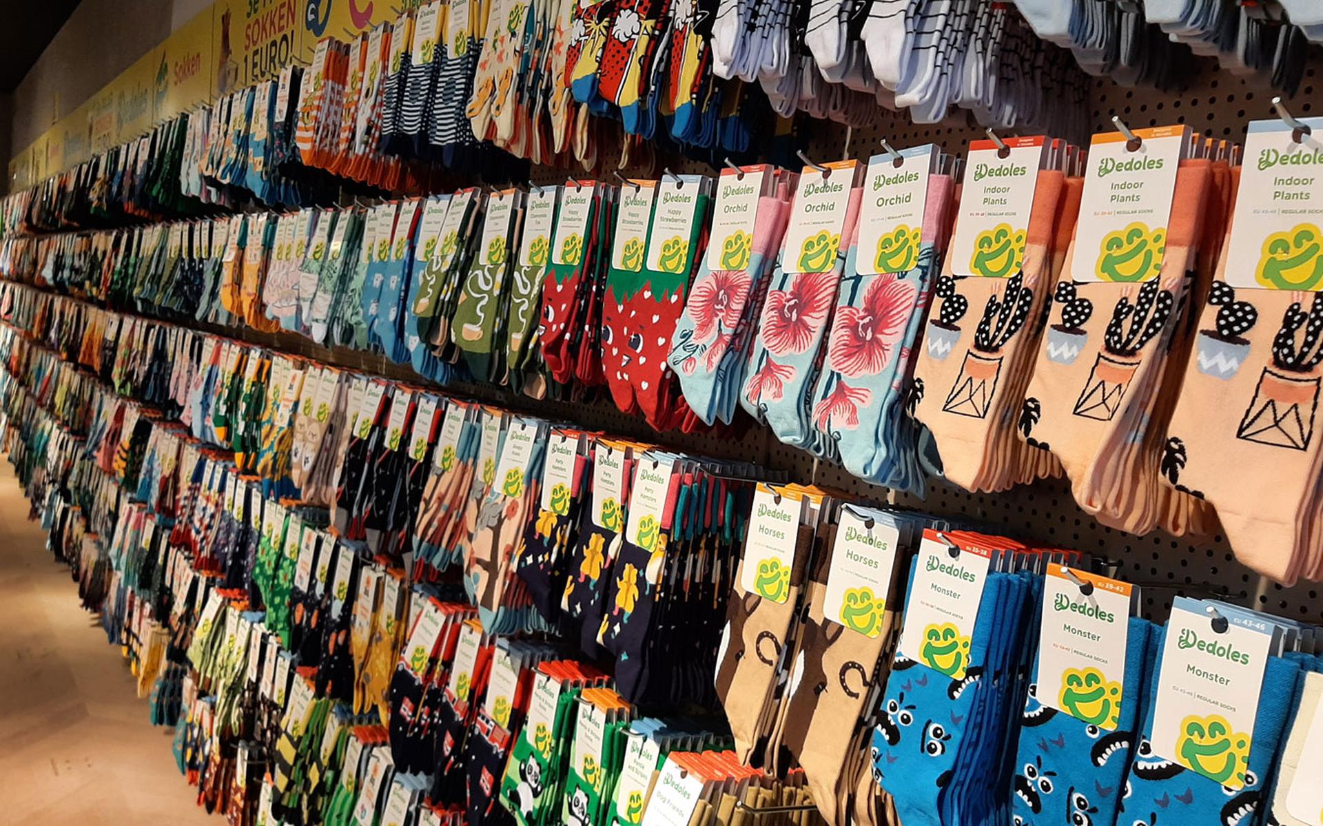 Dedoles verkoopt vooral sokken met opvallende prints.