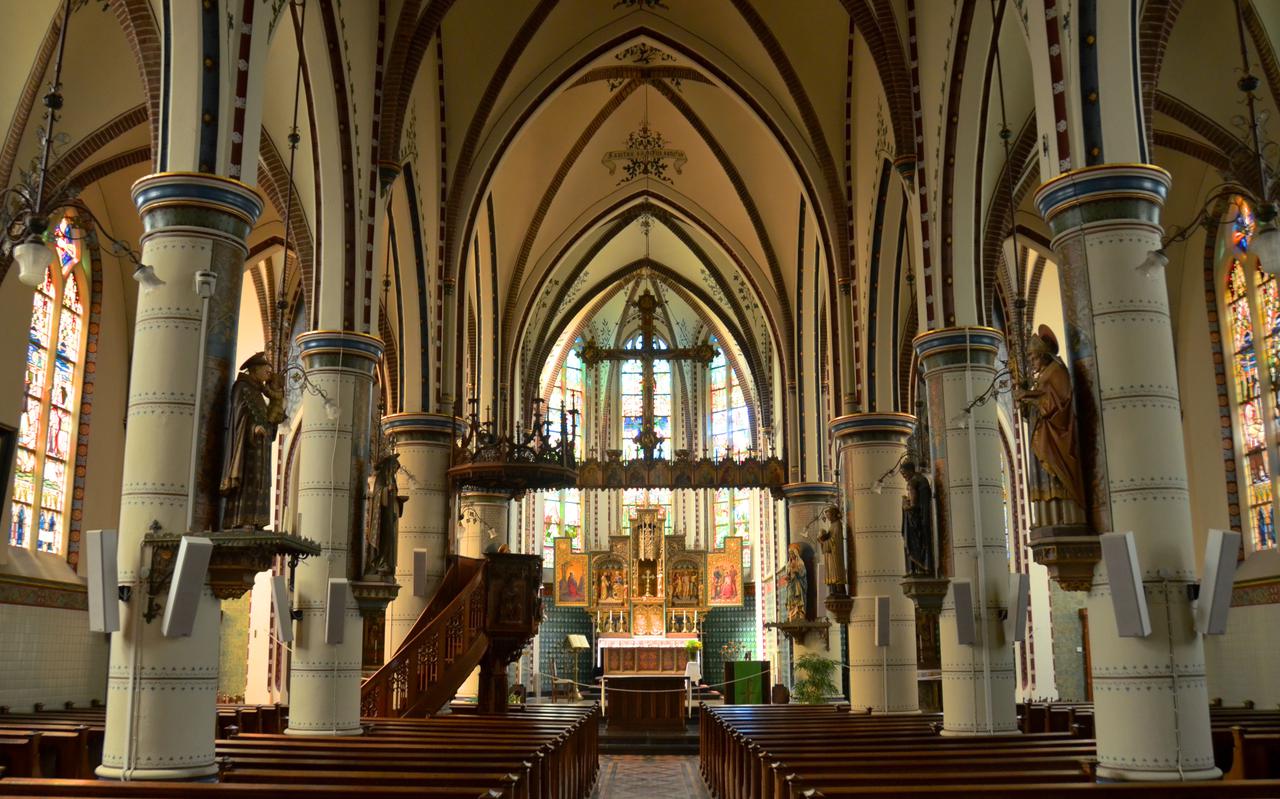 Het interieur van de katholieke Sint Werenfriduskerk van Workum.