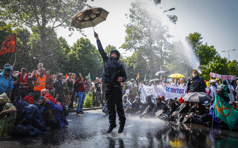 Friezen naar oneindig protest Extinction Rebellion op A12: 'Sommige ...