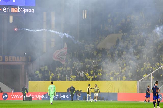 Michael uit Leeuwarden zag op tv hoe zijn zoon werd bekogeld met brandende fakkels bij SC Cambuur. ‘