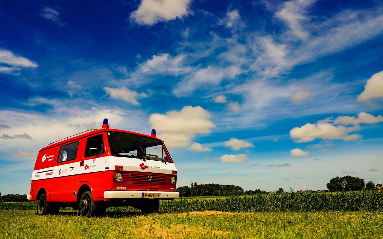 GGZ Friesland gebruikt een oude brandweerbus uit Oostenrijk om met medewerkers te praten over de toekomst. 
