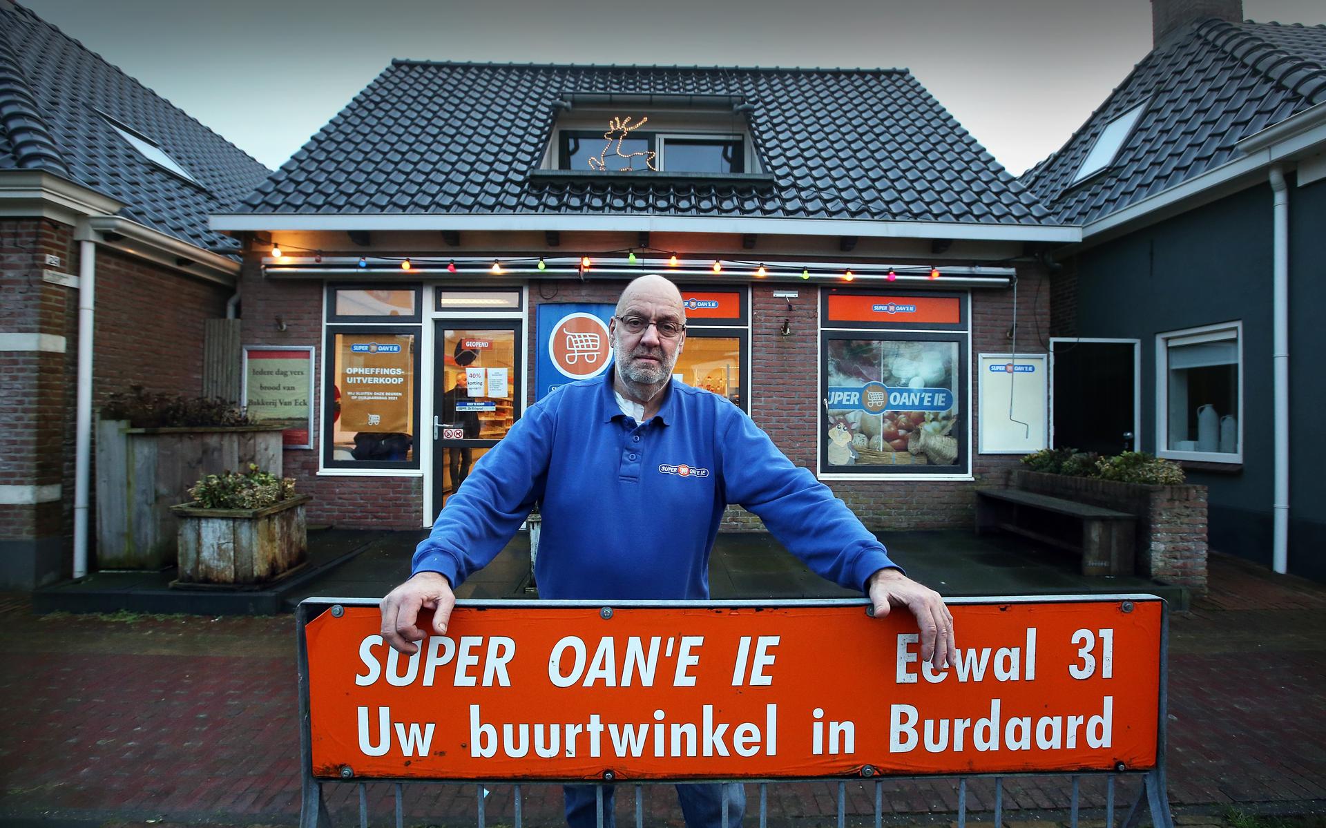 'Ik ha der de triennen fan yn 'e eagen stean'. Tjeerd Jager beleeft zijn laatste dag in de buurtsupe