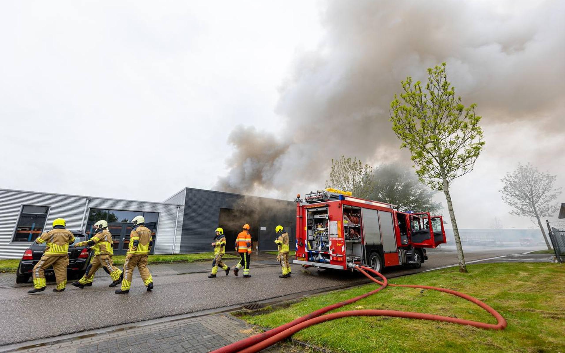 Forse rookontwikkeling bij bedrijfspand Gorredijk.