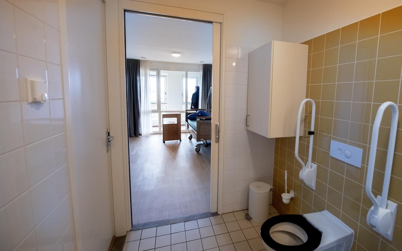 Een vrije kamer in verpleeghuis Erasmus in Leeuwarden. Van de 170 zorgappartementen van Erasmus (onderdeel van Noorderbreedte) staan er momenteel drie leeg. 