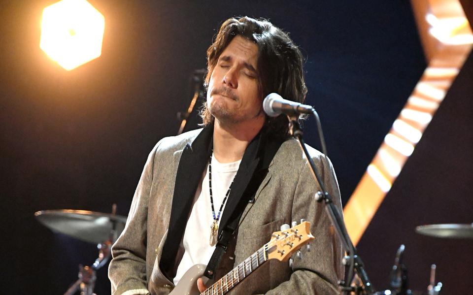 In welke volgorde werkte singer-songwriter John Mayer in 'Last Train Home' zijn gitaarmotiefjes uit? 