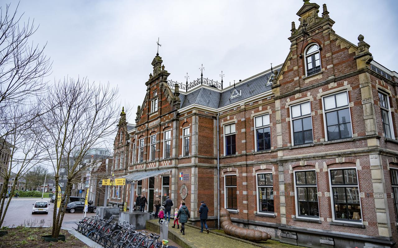 Met dank aan de erfenis van Baljee kon het Nieuwe Stads Weeshuis nieuw bouwen in de negentiende eeuw. Nu zit hier Natuurmusem Fryslân.