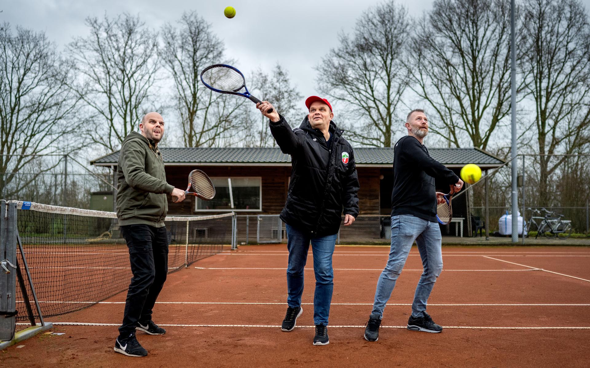 Zwaard van Damocles boven tennisvereniging Augustinusga: 'De moed sakket jo yn de skuon'