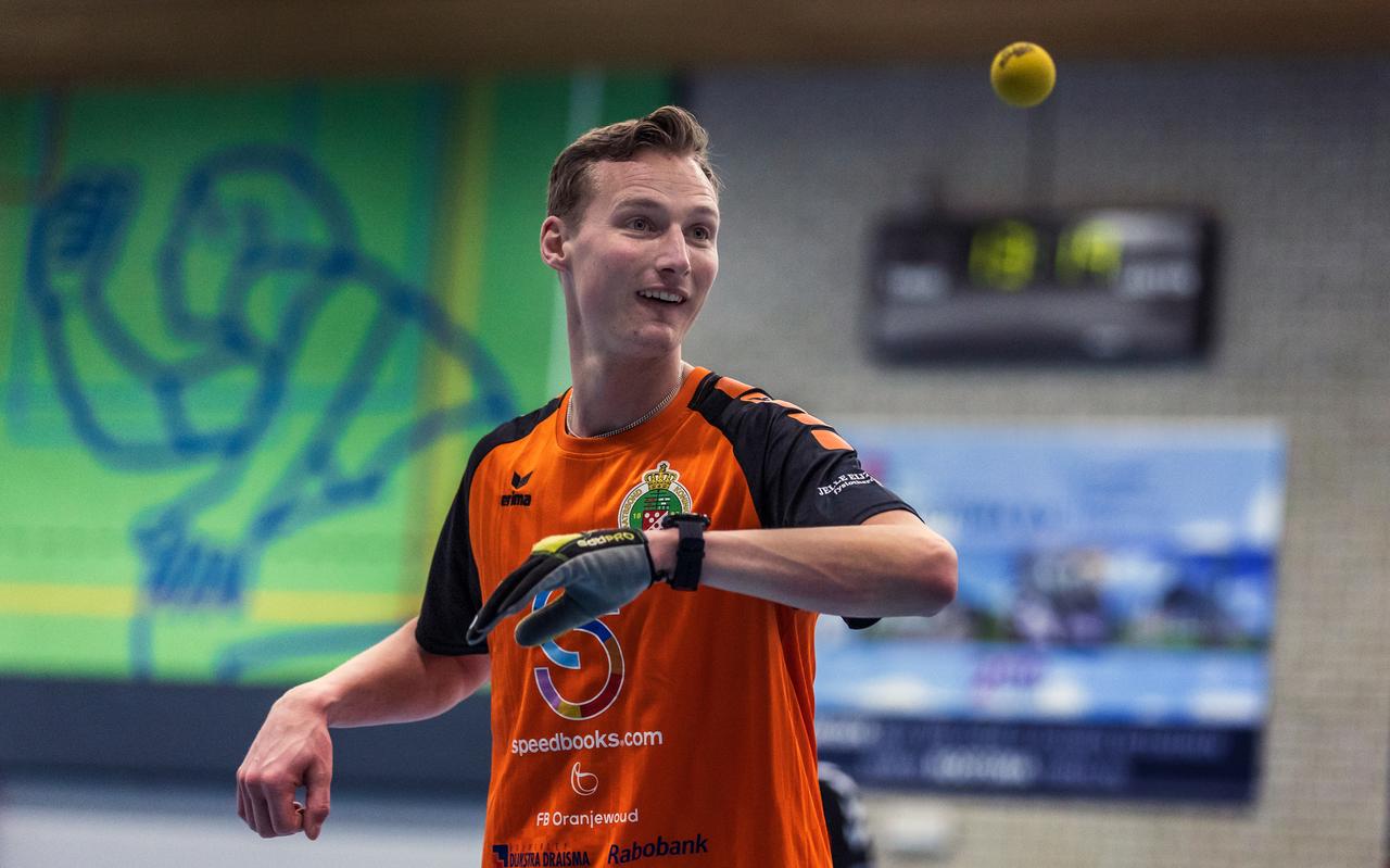 Tjisse Steenstra in de sporthal van Easterein tijdens een van de laatste trainingen voor het WK. Tjisse Steenstra in de sporthal van Easterein tijdens een van de laatste trainingen voor het WK.