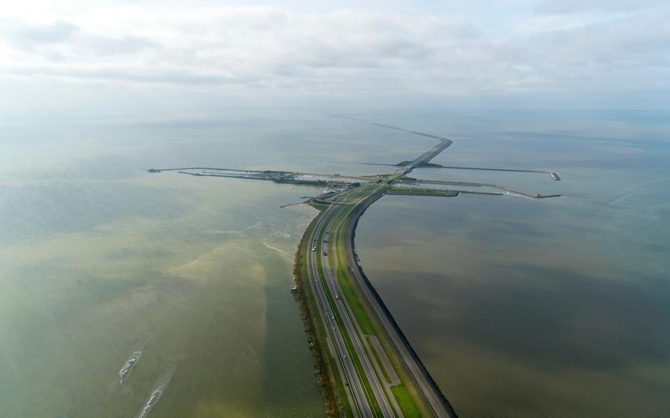 De Afsluitdijk. 