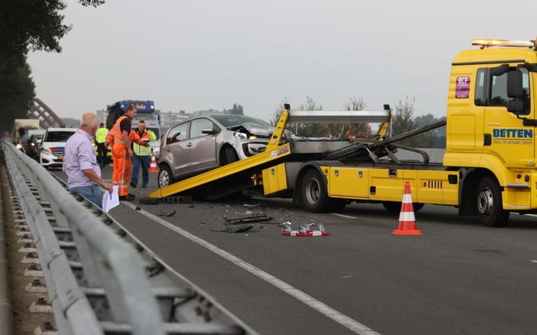 Flinke file door ongeluk op N7 bij Sneek. Flinke file door ongeluk op N7 bij Sneek.