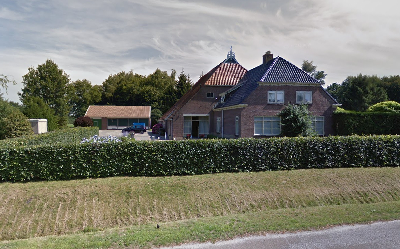 De boerderij met schuur aan de Schoterlandseweg 24 in Oudehorne. 