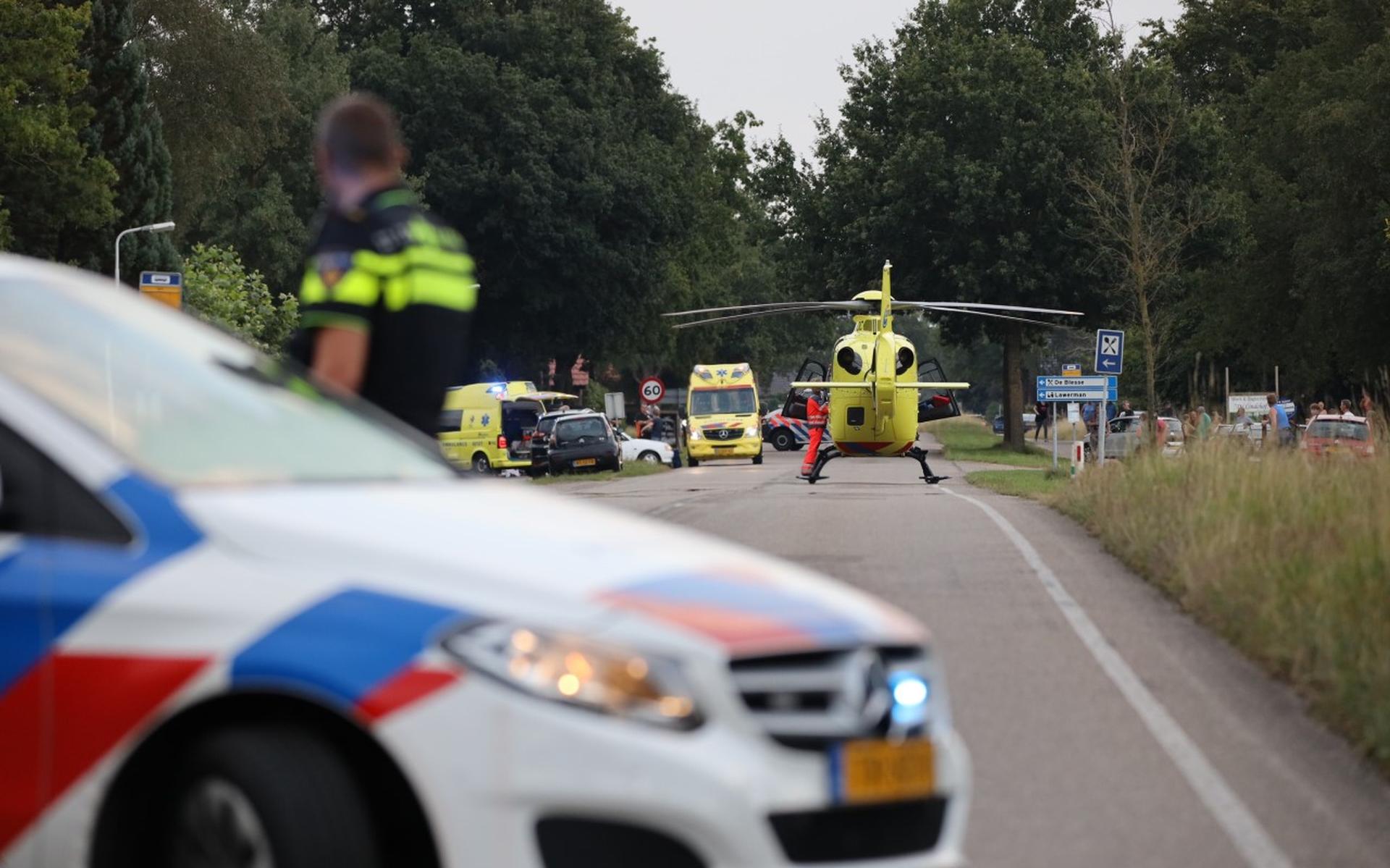Gewonden bij botsing tussen auto en scooter in De Blesse - Leeuwarder Courant