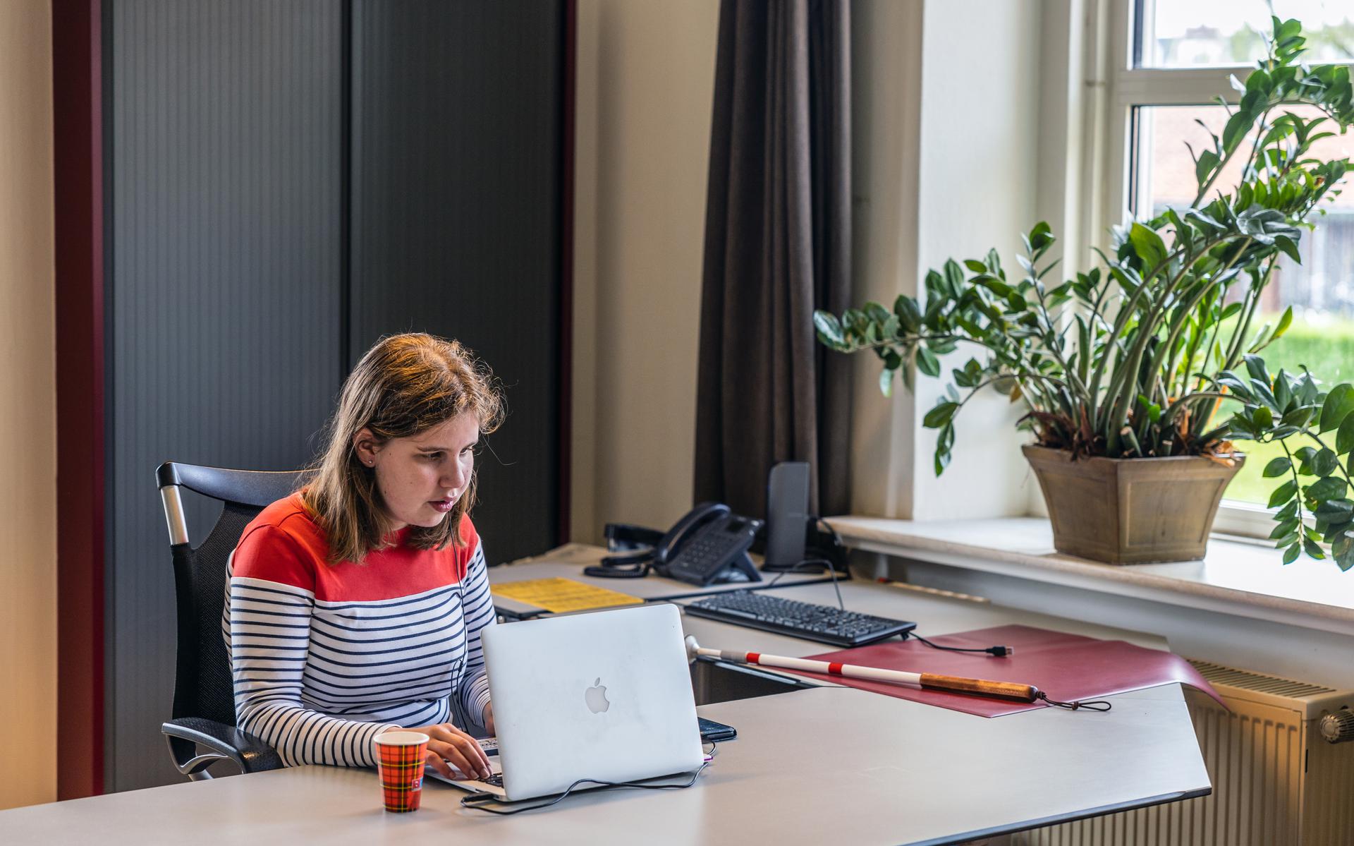 Blinde Fenna Officieus Geslaagd Voor Haar Vwo Examen Op Rsg In Sneek We Zijn Heel Trots