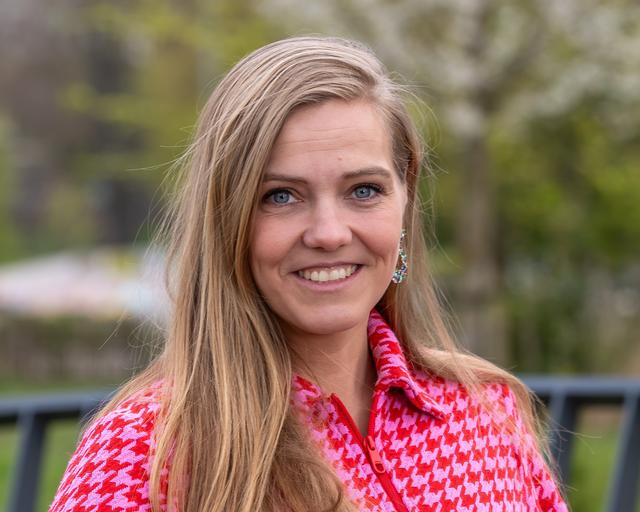 Wat draagt Máxima op Koningsdag in Dokkum? Royaltywatcher Josine (35) weet alles van de kleding van 