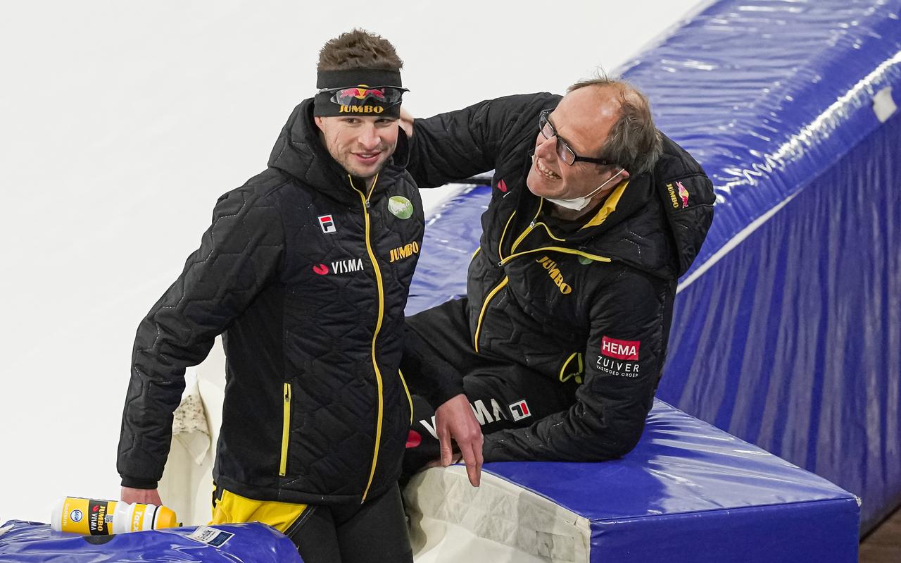 Jac Orie dolt met Sven Kramer. Jac Orie dolt met Sven Kramer.