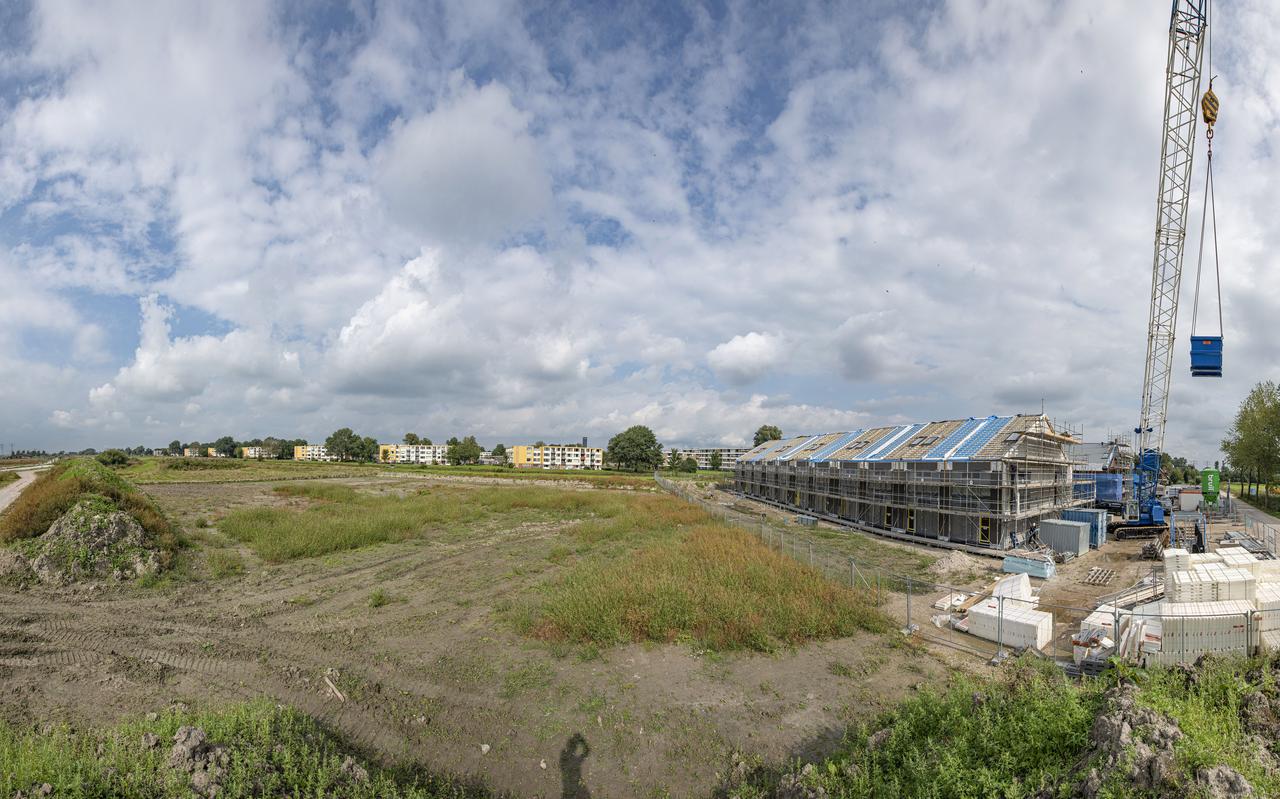 Nieuwbouwhuizen in aanbouw in de toekomstige Leeuwarder wijk Middelsee. Nieuwbouwhuizen in aanbouw in de toekomstige Leeuwarder wijk Middelsee.