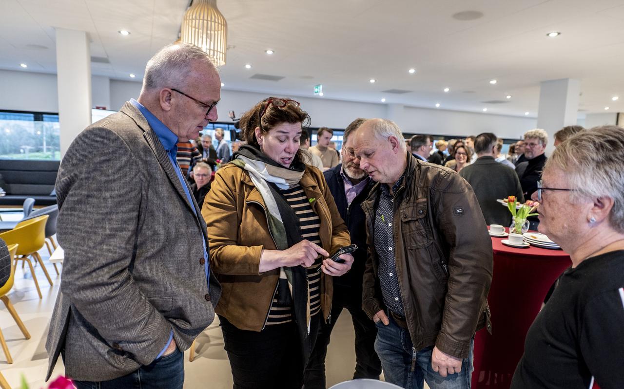 CDA'er Sjoerd Galema (links), Alice van Gosliga (BBB) en Uitzen de Vries (BBB) op de uitslagenochtend. CDA'er Sjoerd Galema (links), Alice van Gosliga (BBB) en Uitzen de Vries (BBB) op de uitslagenochtend.