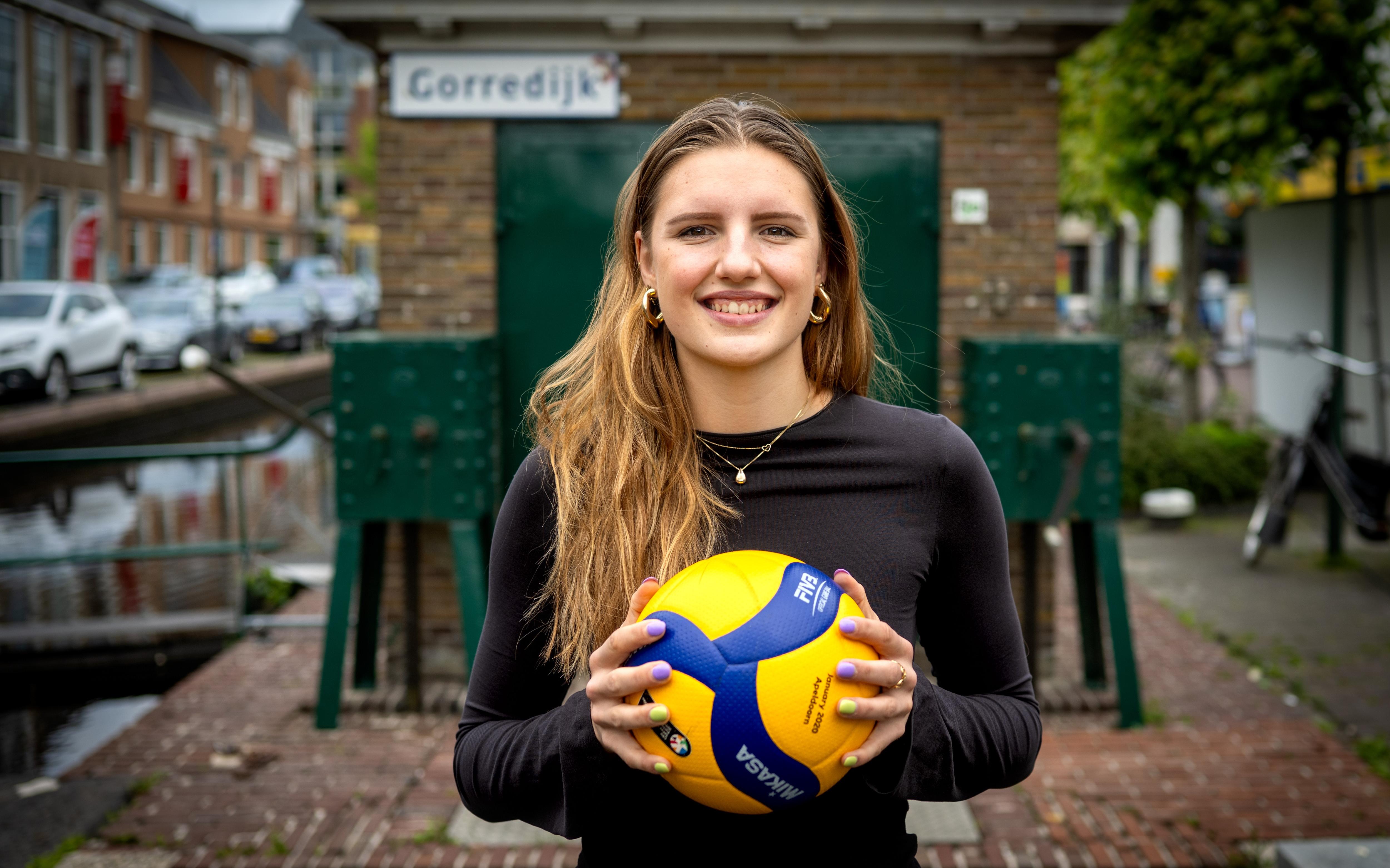 Hyke Lyklema was deze week even terug in Gorredijk. Als volleybalinternational hoopt ze op een drukke zomer.