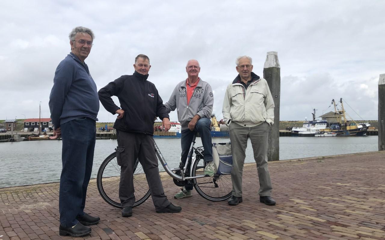 V.l.n.r. Theo Engel uit Hippolytushoef en Leo Tijsen, Frans Visser en Nan Willeboordse uit Den Oever. V.l.n.r. Theo Engel uit Hippolytushoef en Leo Tijsen, Frans Visser en Nan Willeboordse uit Den Oever.