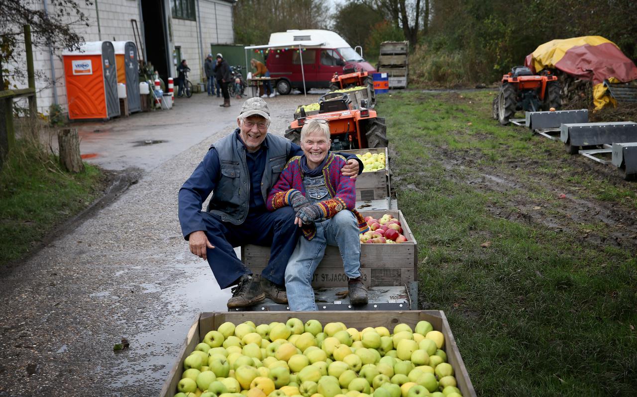 Dirk en Griet de Groot hadden hun appel- en perenoogst mooi op tijd in huis voor de 'Bildtse Smaakroete'.