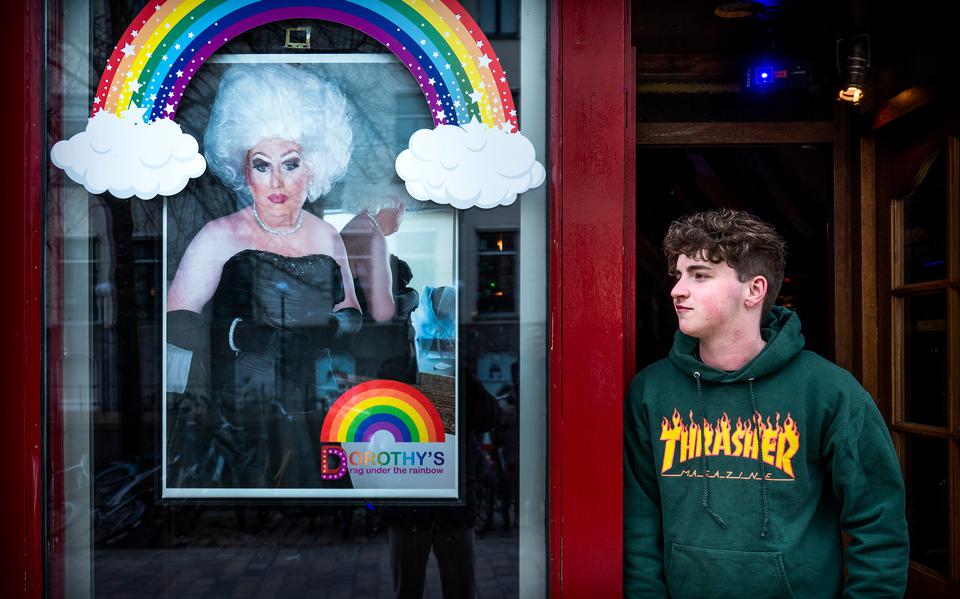 De barkeeper van het café Dorothy’s Drag under the rainbow in Groningen werd afgelopen weekeinde mishandeld.