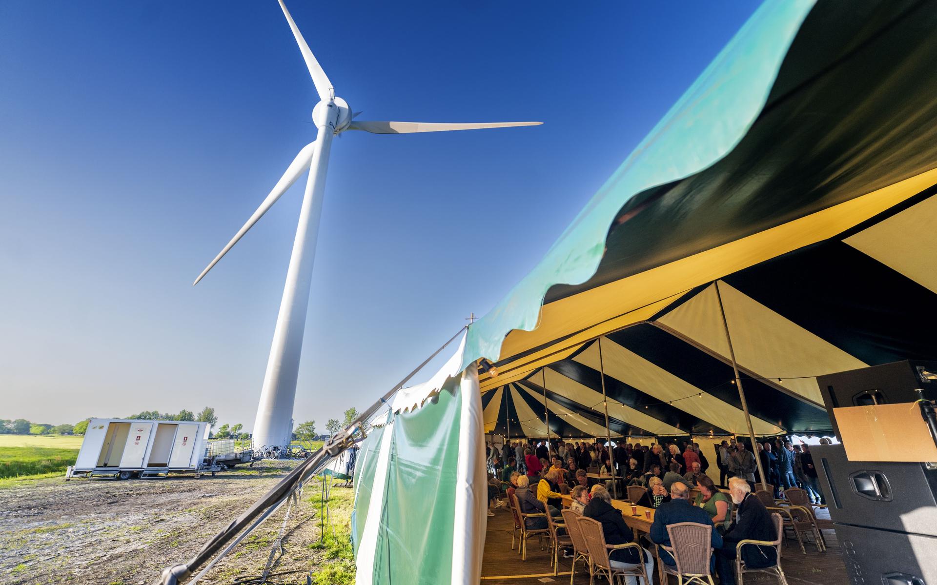 Dorpsmolen Reduzum feestelijk in gebruik genomen