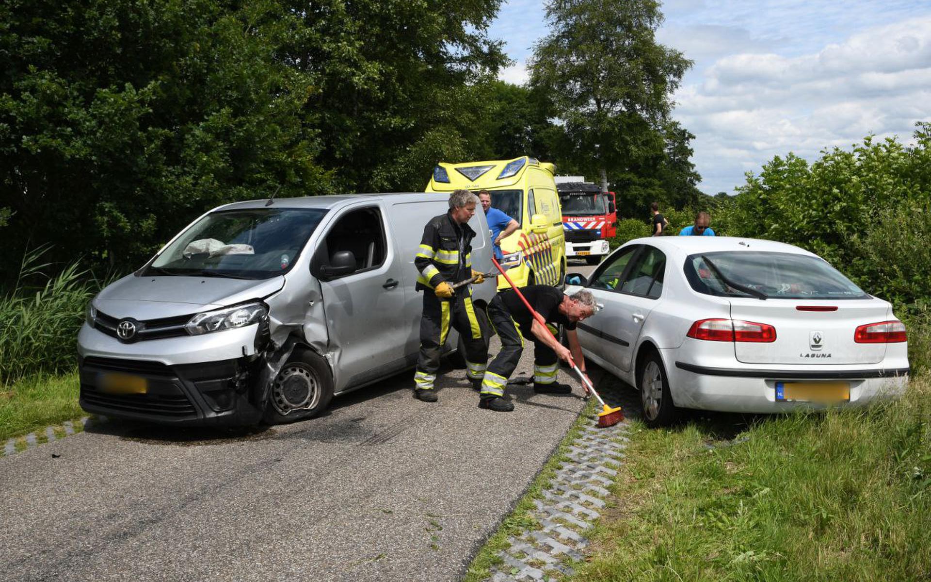 Botsing Tussen Busje En Auto In Jubbega - Leeuwarder Courant