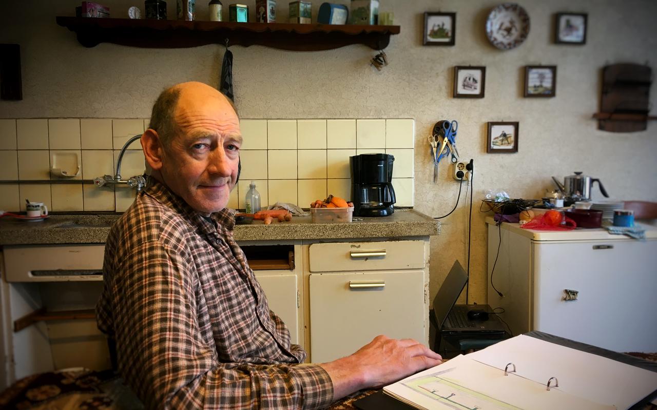 Murk Nijdam aan de keukentafel: ,,Ik wurd hast alle dagen belle troch minsken dy’t in ekskursje wolle.'' Murk Nijdam aan de keukentafel: ,,Ik wurd hast alle dagen belle troch minsken dy’t in ekskursje wolle.''