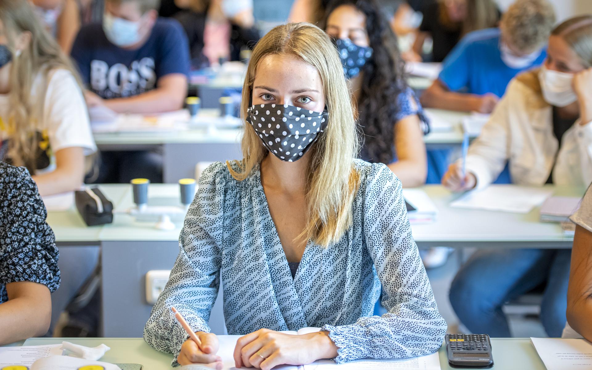 Tijdens de coronacrisis moesten middelbare scholieren een mondkapje dragen op school.