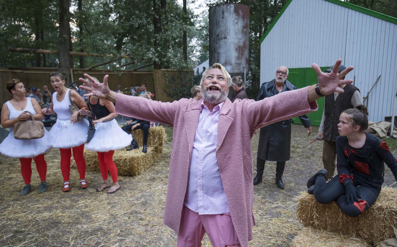 In 2019 werd door Stifting Iepenloftspul Opsterlân (SIO) 'Animal Farm' geproduceerd. Het is, zo blijkt nu, de laatste voorstelling van de stichting in het knusse openluchttheater Sparjeburd bij Hemrik. In 2019 werd door Stifting Iepenloftspul Opsterlân (SIO) 'Animal Farm' geproduceerd. Het is, zo blijkt nu, de laatste voorstelling van de stichting in het knusse openluchttheater Sparjeburd bij Hemrik.
