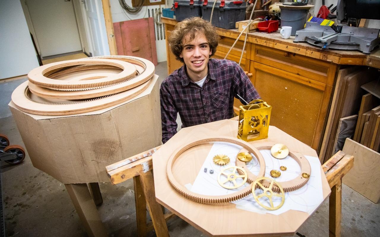Daan Vermaat denkt dat zijn planetarium over vijf jaar is voltooid. Daan Vermaat denkt dat zijn planetarium over vijf jaar is voltooid.