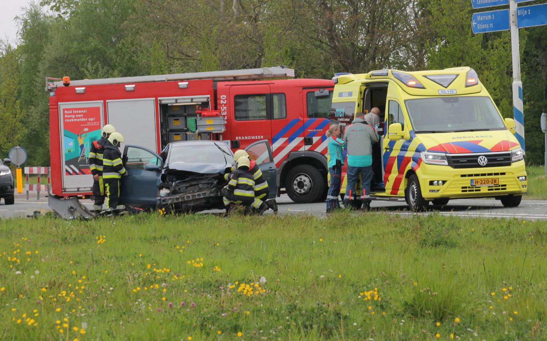 Twee automobilisten zijn dinsdagmiddag op de Ljouwerterdyk bij Ferwert met elkaar in botsing gekomen.
