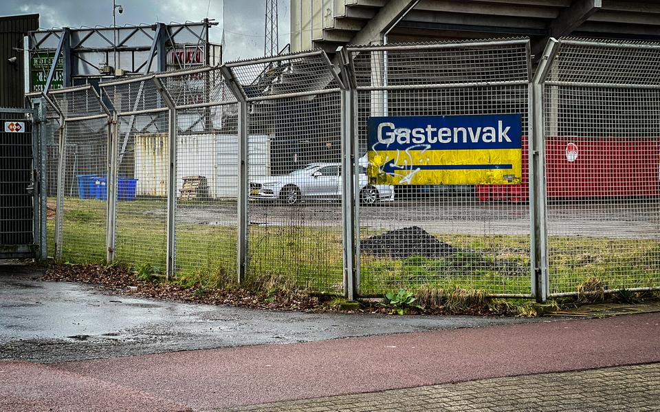 Het gastenvak van het Cambuurstadion blijft voorlopig leeg. 