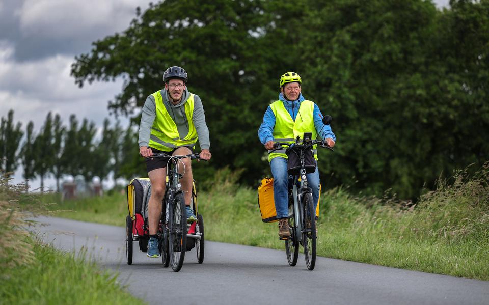 Sjoukje Kuipers-Vellinga (57) en zoon Nathan (26) trapten van het Franse Sonzay naar het Friese Nijland. 