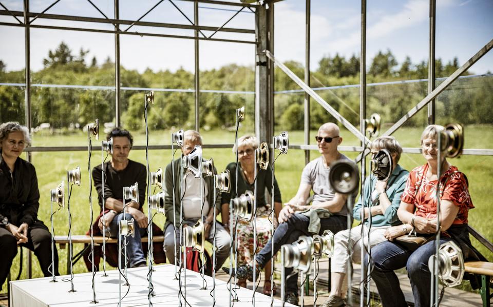Het 'bloembed met speakertjes' van voormalig Componist des Vaderlands Mayke Nas, vorig jaar op het Oranjewoud Festival.