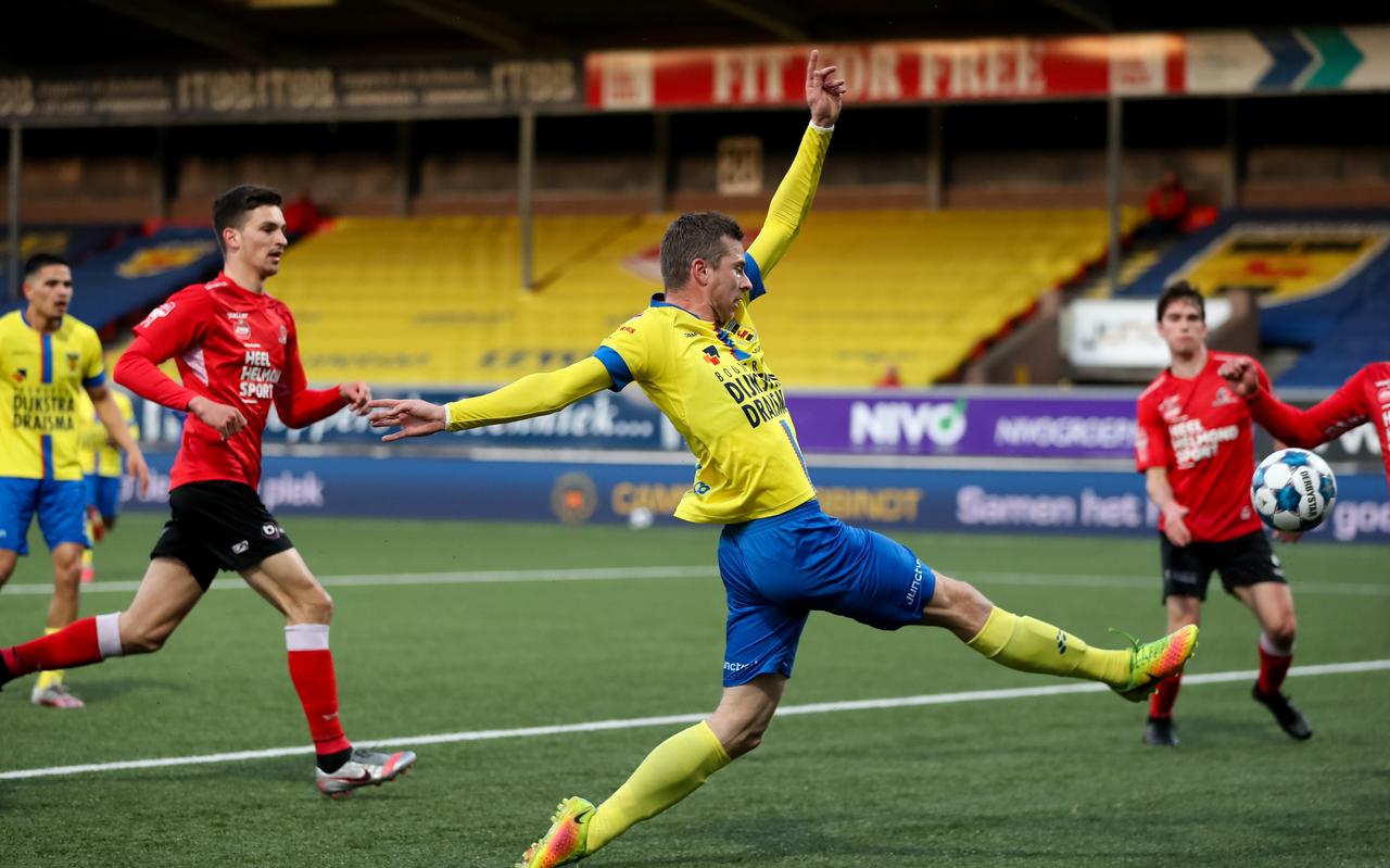 Robert Mühren scoort op 16 april tegen Helmond Sport. Robert Mühren scoort op 16 april tegen Helmond Sport.