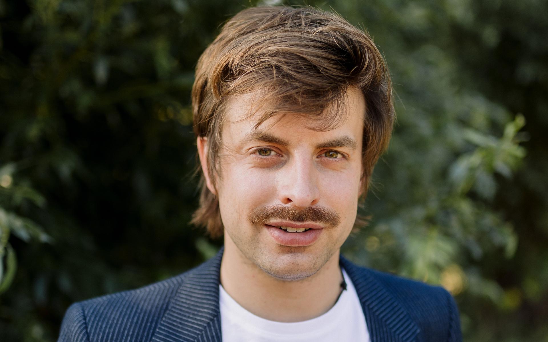 Van Joost Oomen, columnist voor deze krant, is de dichtbundel 'Lievegedicht' verschenen.
