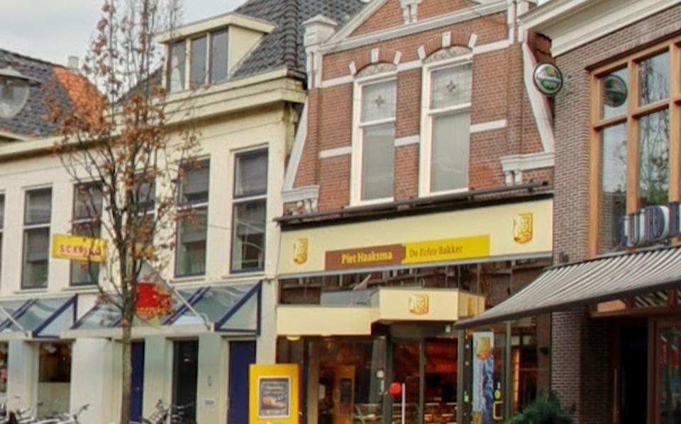  Bakkerij Piet Haaksma in de Kruizebroederstraat in Sneek.